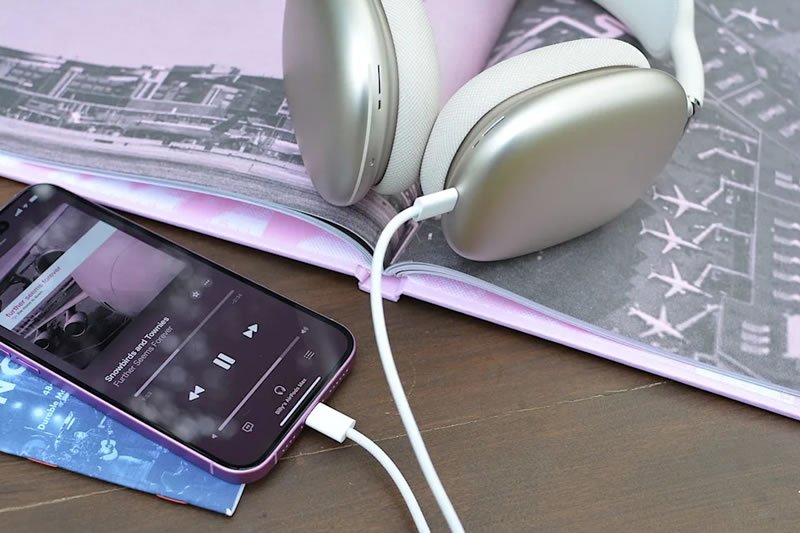 How to get lossless audio on AirPods Max with USB-C